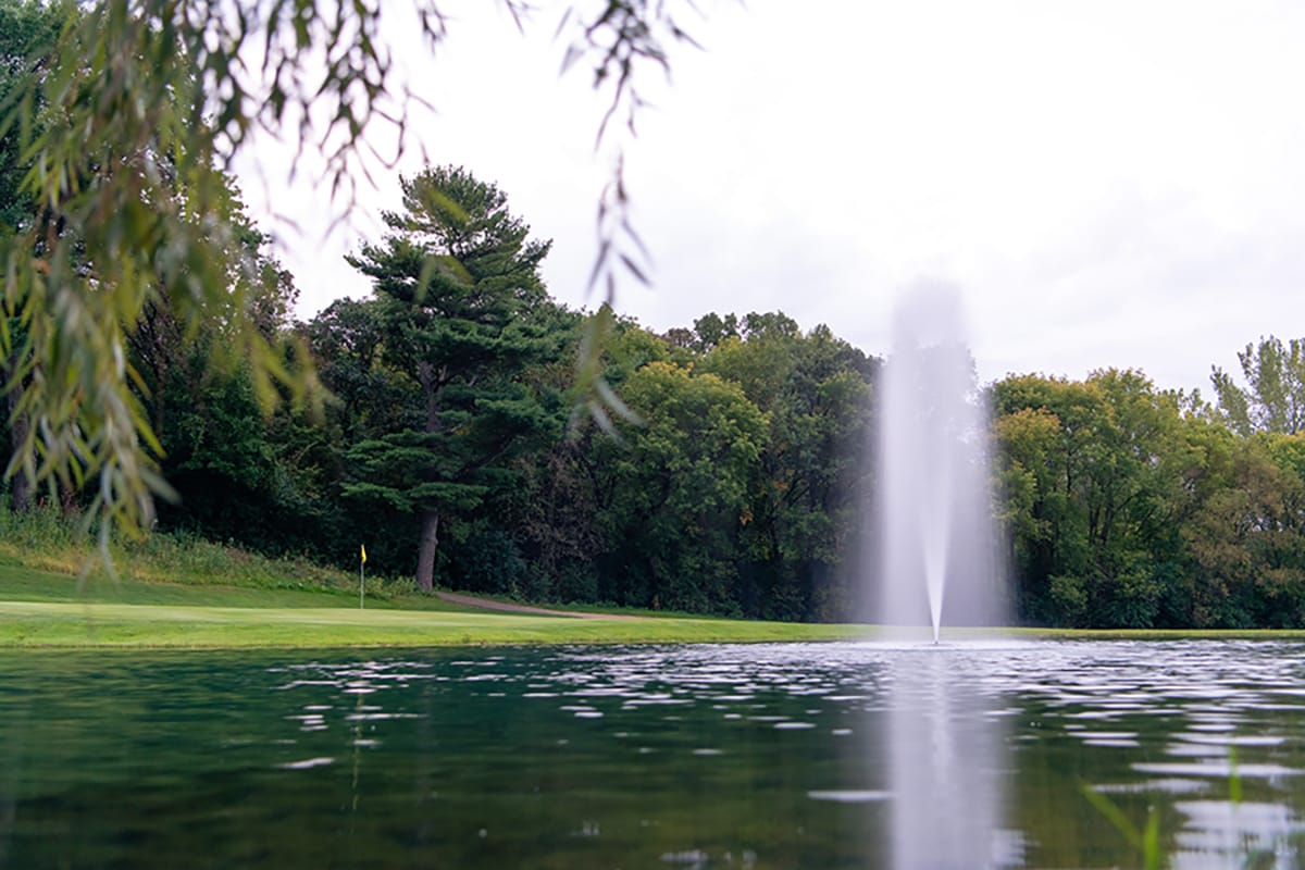 Fontaine flottante Kasco en fonctionnement