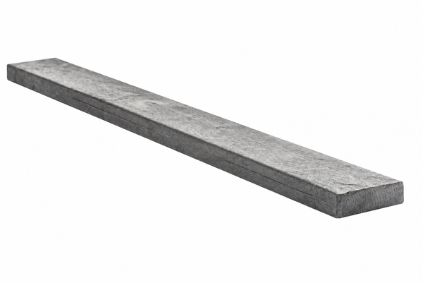Plaque de soubassement 30 x 4 cm en plastique recyclé, 200 à 250 cm - Ecoo — vue sur fond blanc