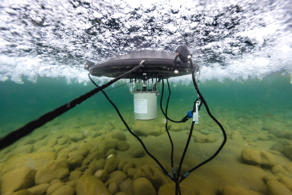 Aérateur de surface Kasco 4400, vue sous l'eau