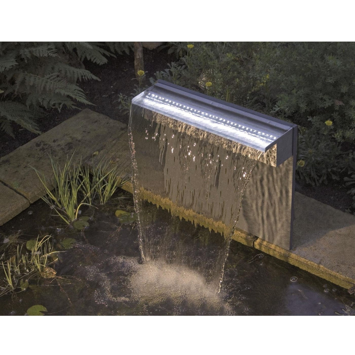 FOUDEBASSIN.COM Niagara® 30 LED - lame d'eau - Inox 304 avec raccords filetés Ø25 mm/1" - LED strip 30 cm 1x20 blanc froid, transfo AC 12V/DE-06-12W, Lumen 180, EEK A+, 2,5 Watt - H10 x 30 x 12,5 cm 8711465120920 1312092
