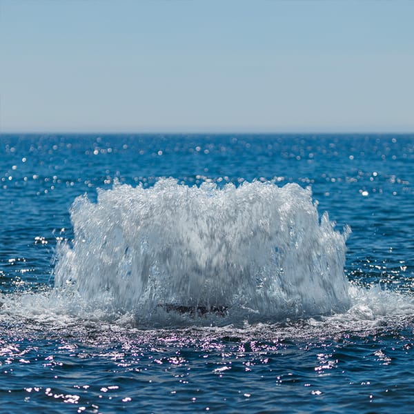 Aérateur de surface Kasco sur un lac